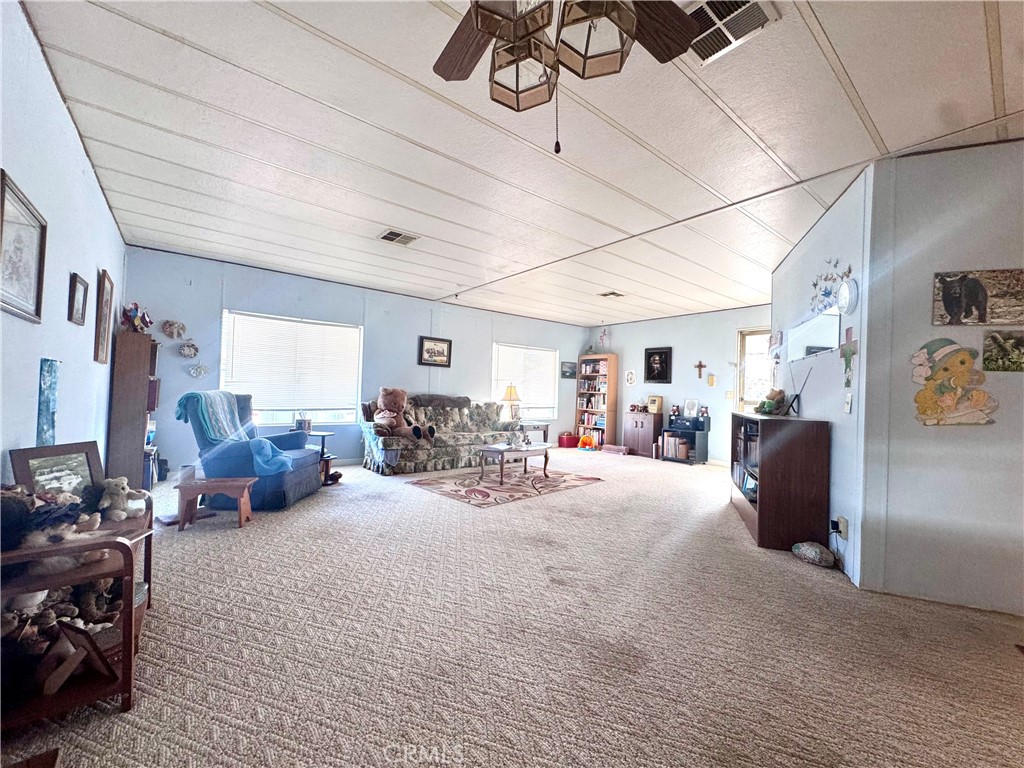 1218 Cleveland Ave #152, Madera, CA 93638