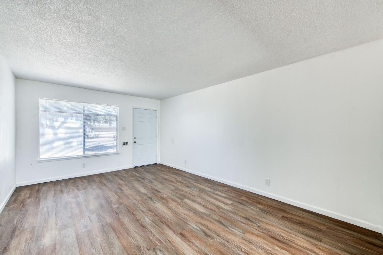 1838 S Whitney Ave, Fresno, CA 93702