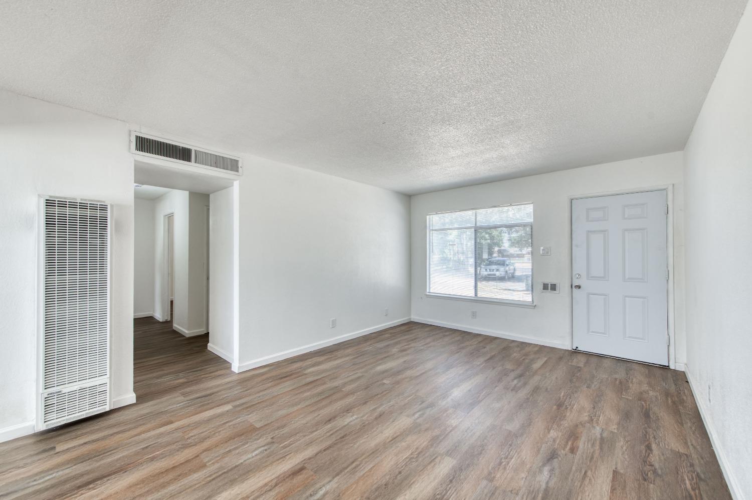 1838 S Whitney Ave, Fresno, CA 93702