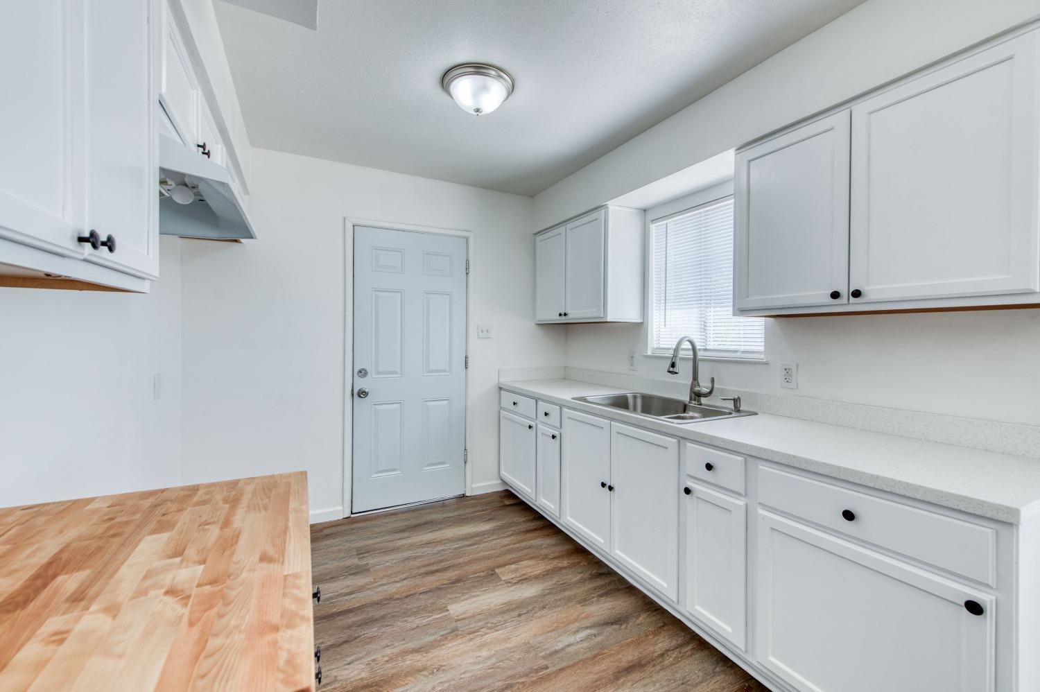 1838 S Whitney Ave, Fresno, CA 93702