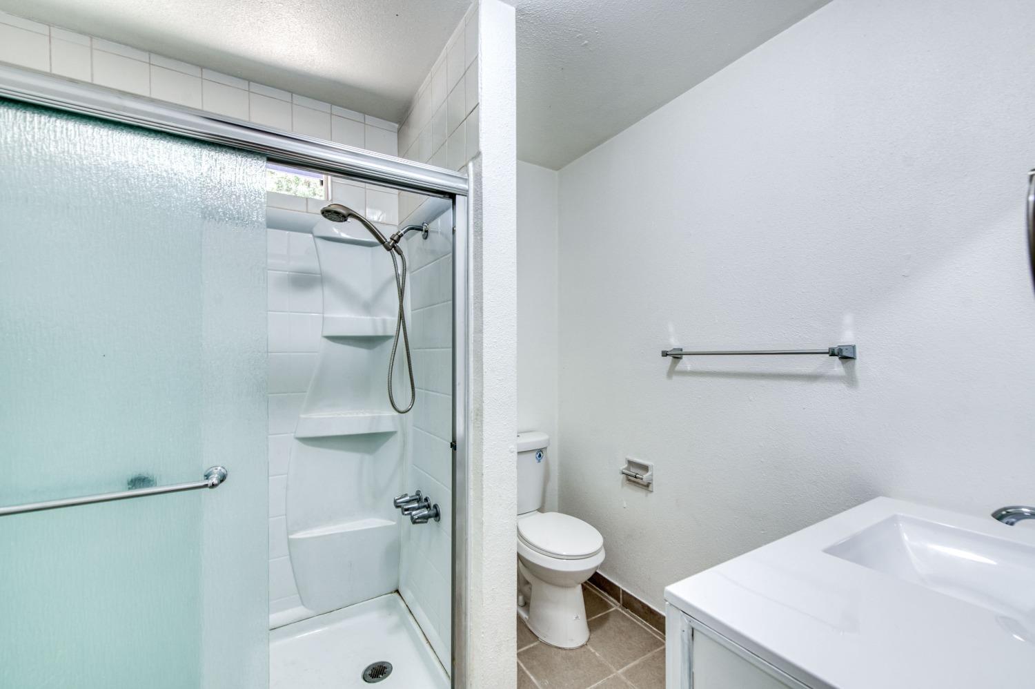 1838 S Whitney Ave, Fresno, CA 93702