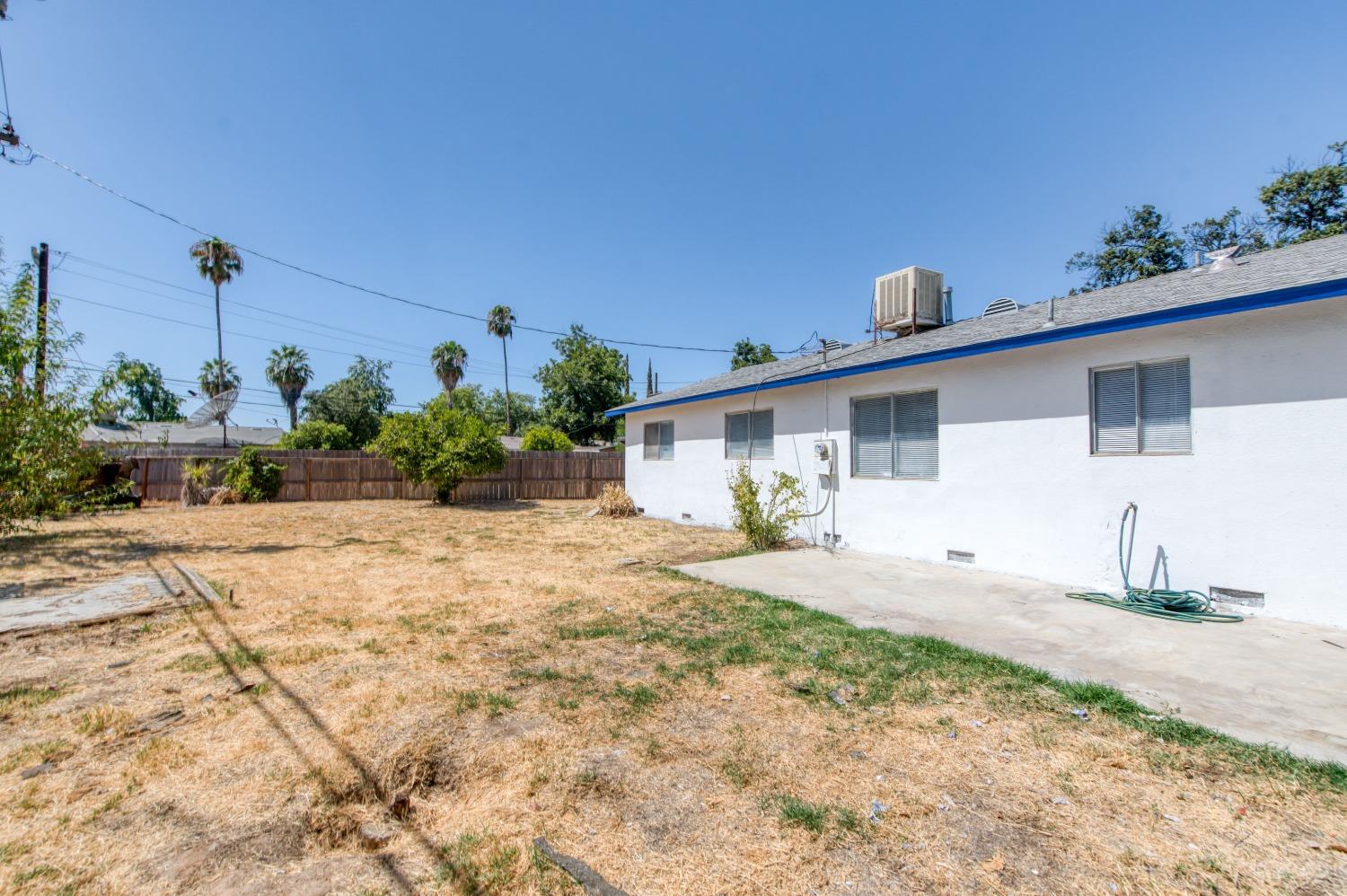 1838 S Whitney Ave, Fresno, CA 93702