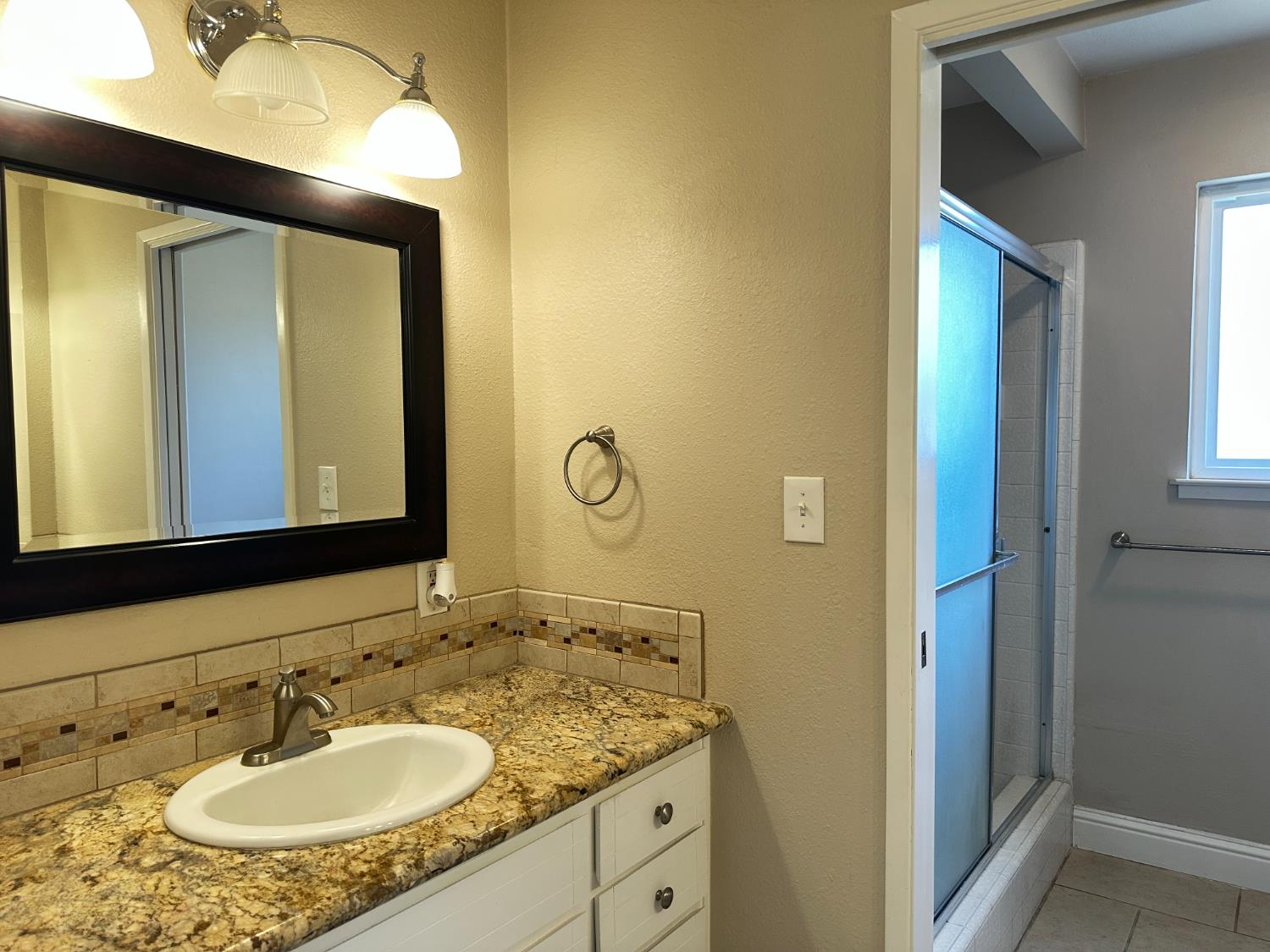 6284 N Del Mar Ave, Fresno, CA 93704