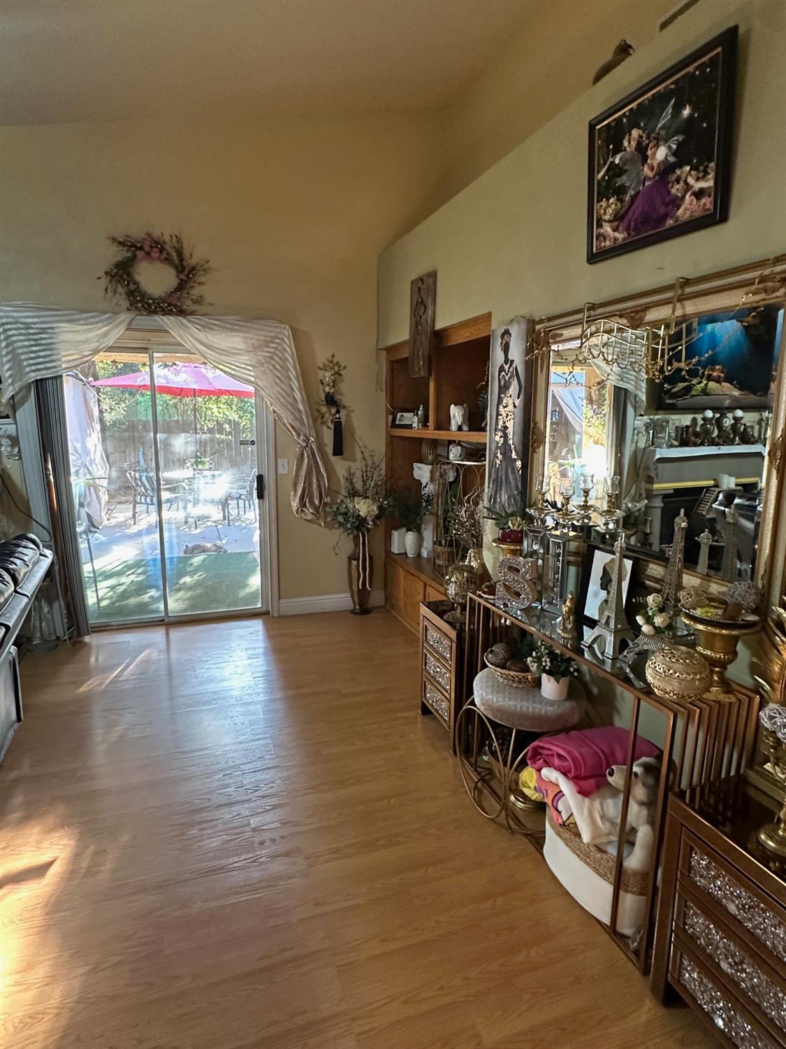 6675 N Lola Ave, Fresno, CA 93722