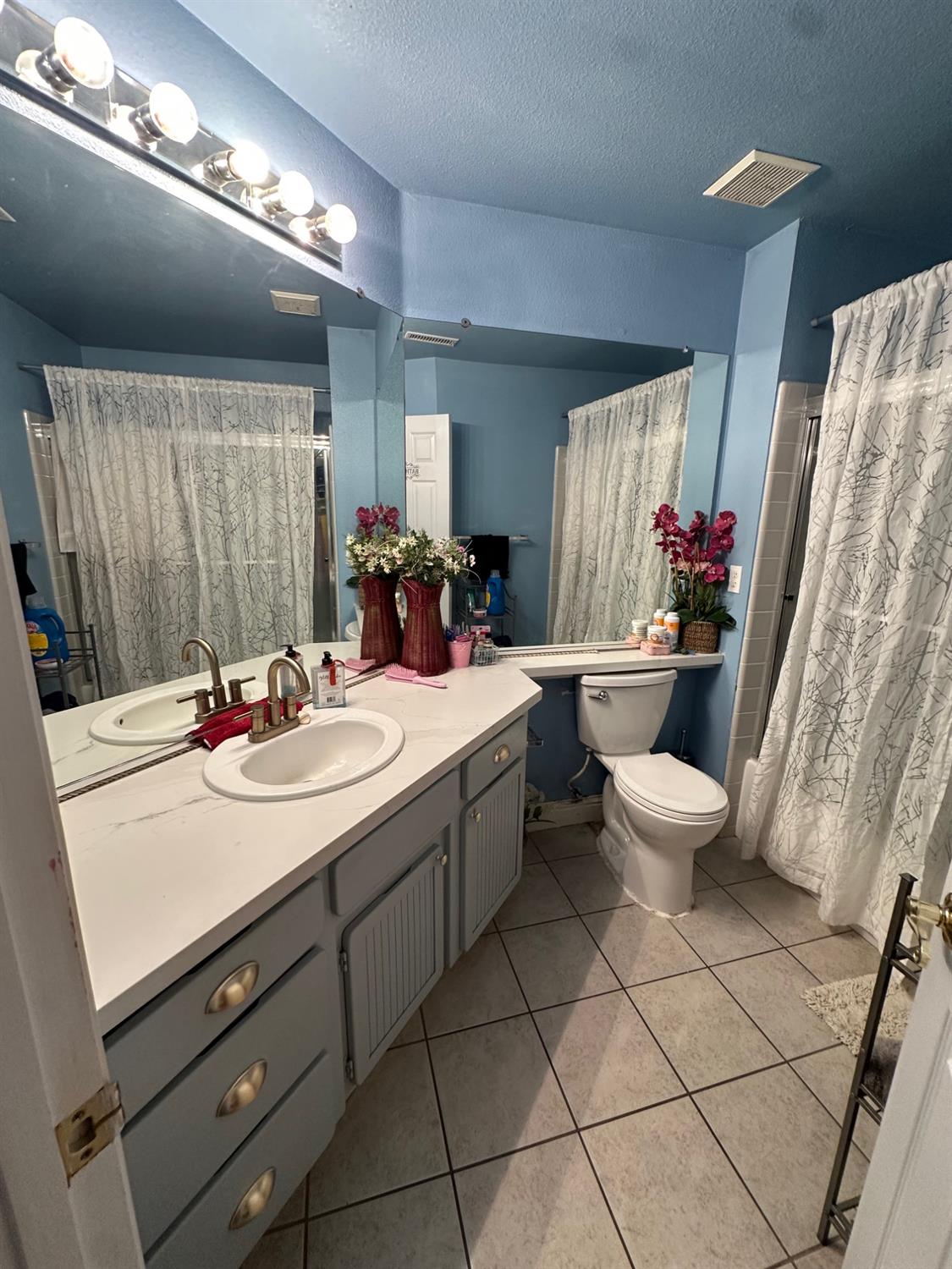 6675 N Lola Ave, Fresno, CA 93722