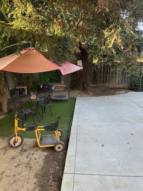 6675 N Lola Ave, Fresno, CA 93722