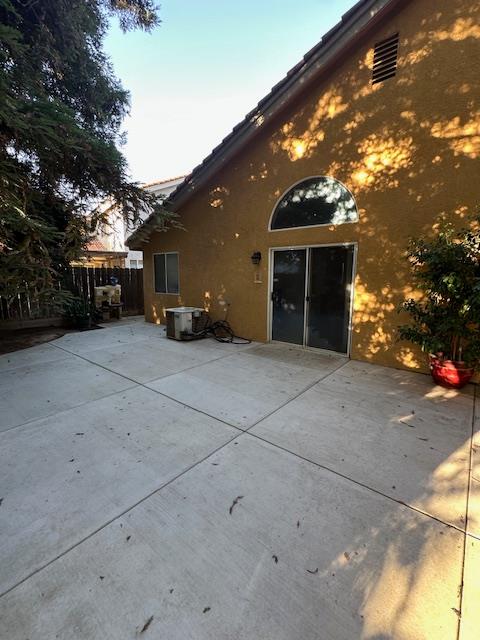 6675 N Lola Ave, Fresno, CA 93722