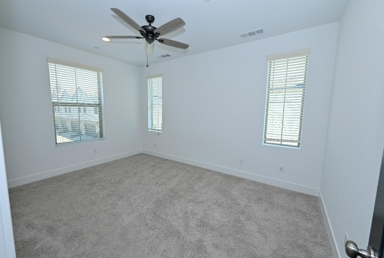 510 W Mahogany Ln, Clovis, CA 93611