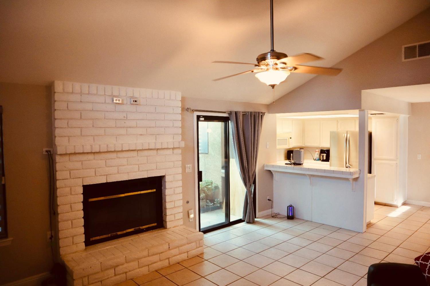 6296 N Lodi Ave, Fresno, CA 93722