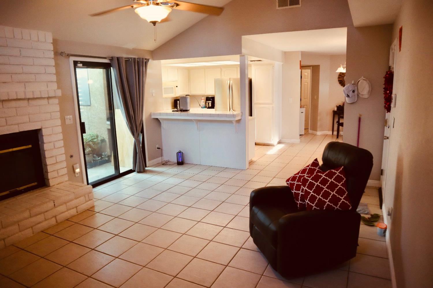 6296 N Lodi Ave, Fresno, CA 93722