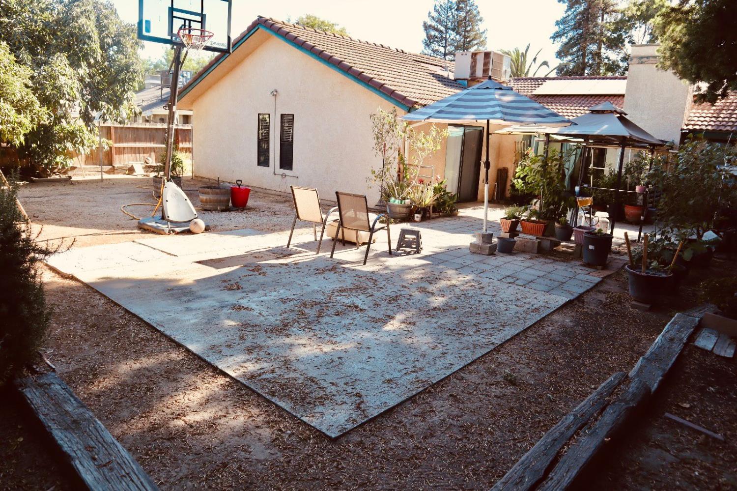6296 N Lodi Ave, Fresno, CA 93722