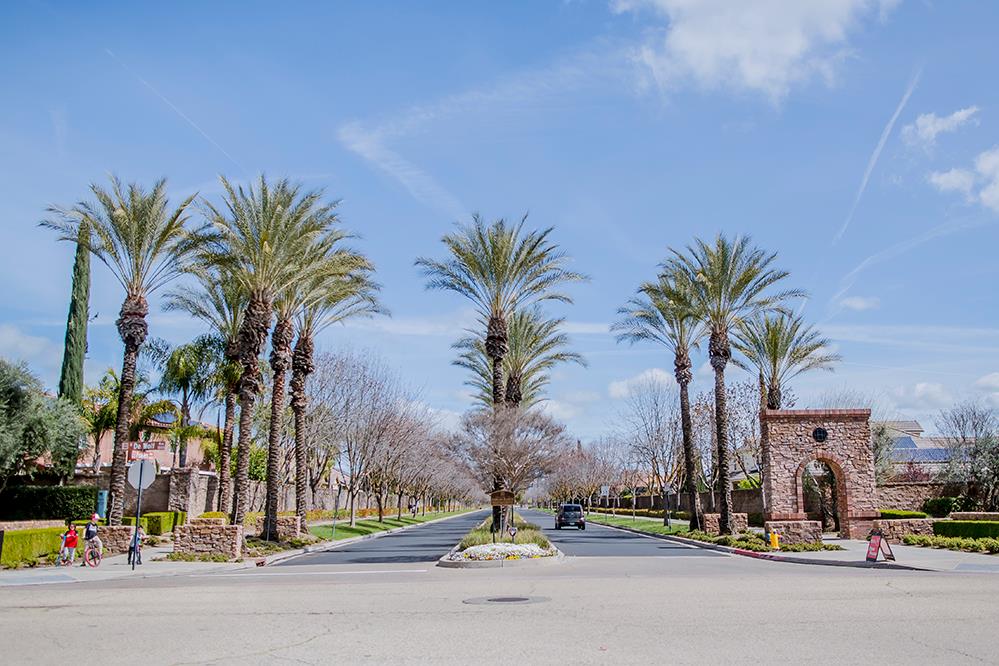 1587 N STRADA Way, Clovis, CA 93619