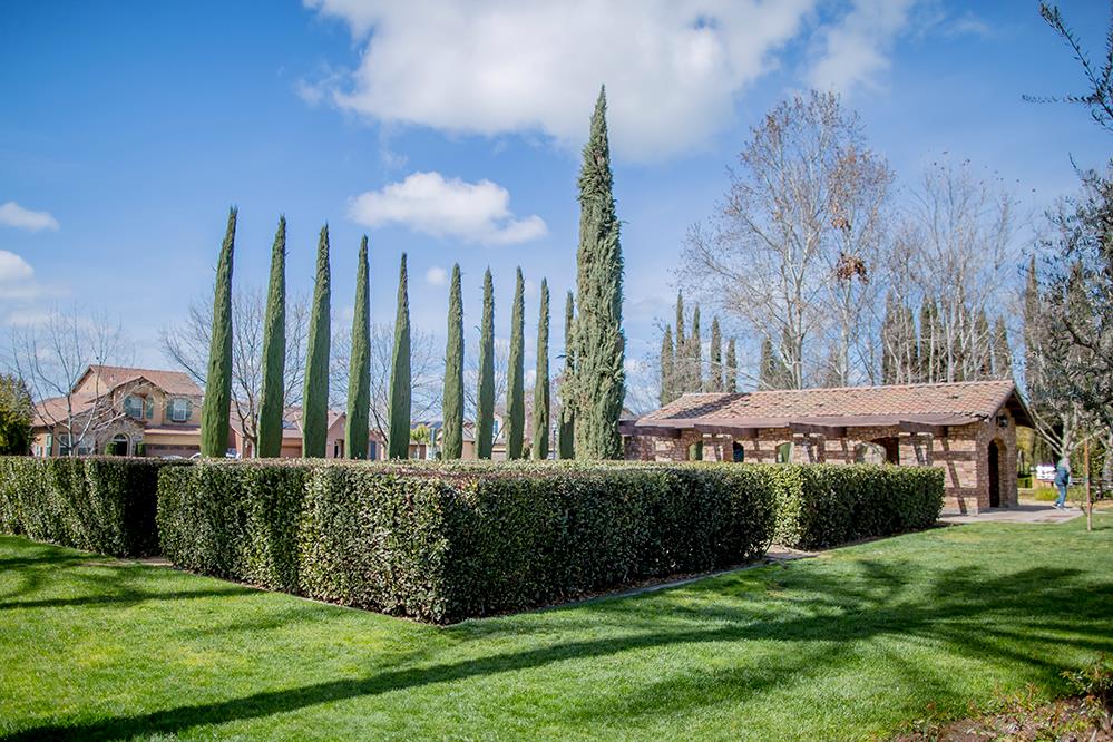 1587 N STRADA Way, Clovis, CA 93619