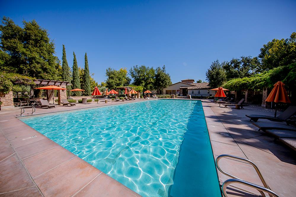 1587 N STRADA Way, Clovis, CA 93619