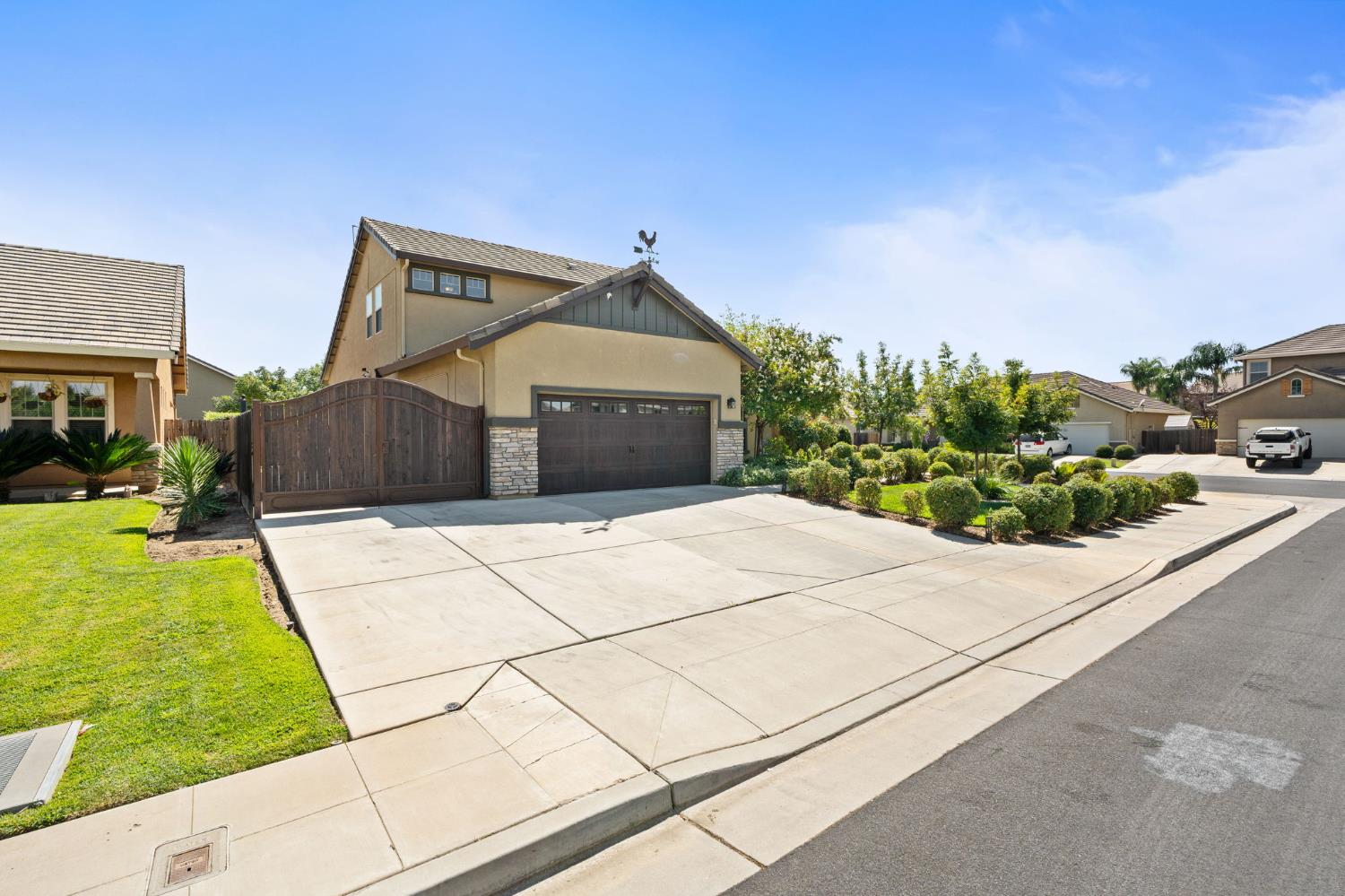 3236 Ashcroft Ave, Clovis, CA 93619