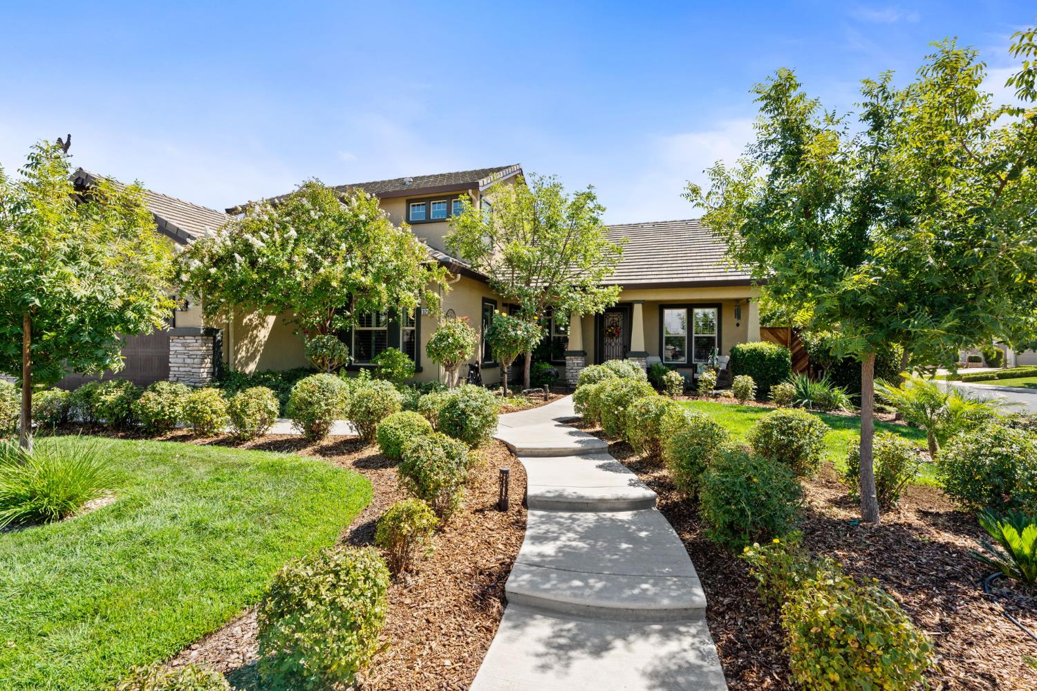 3236 Ashcroft Ave, Clovis, CA 93619