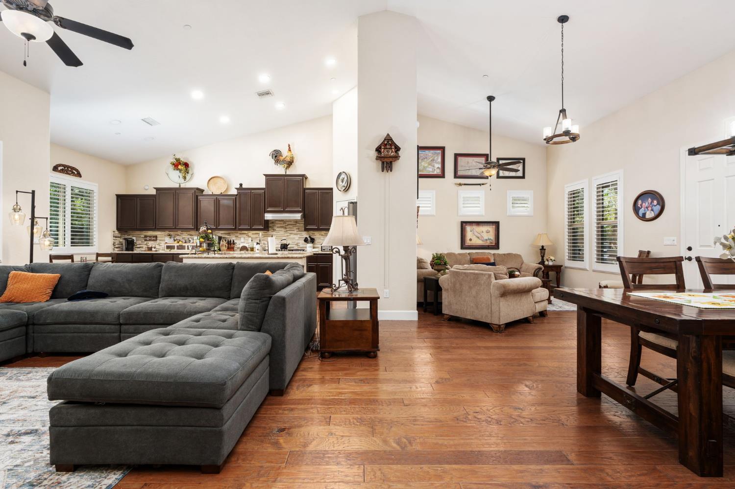 3236 Ashcroft Ave, Clovis, CA 93619