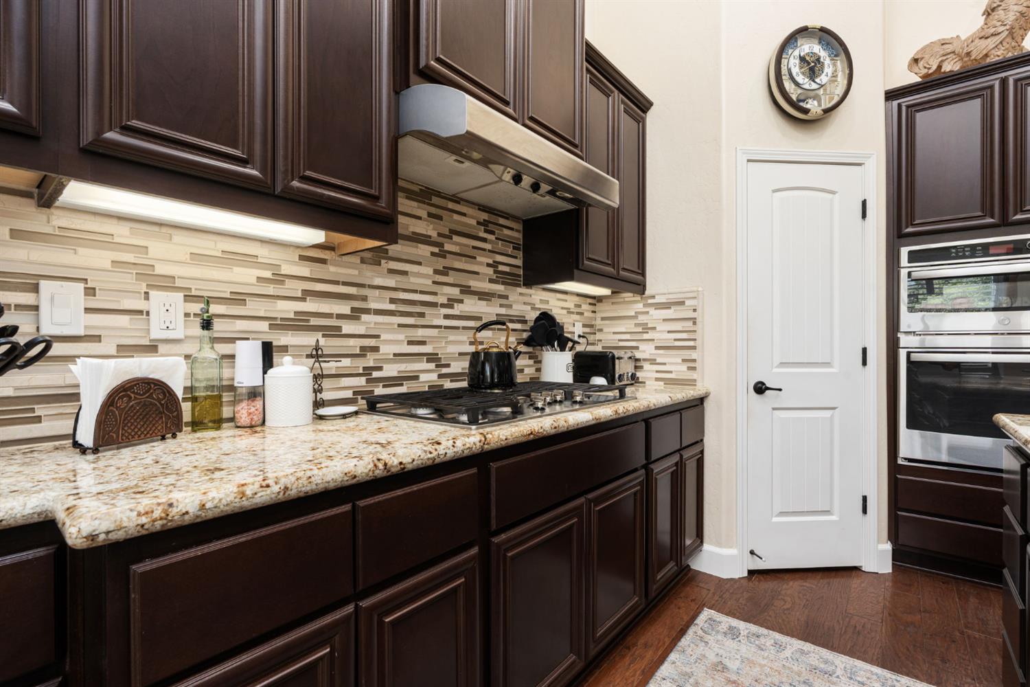 3236 Ashcroft Ave, Clovis, CA 93619