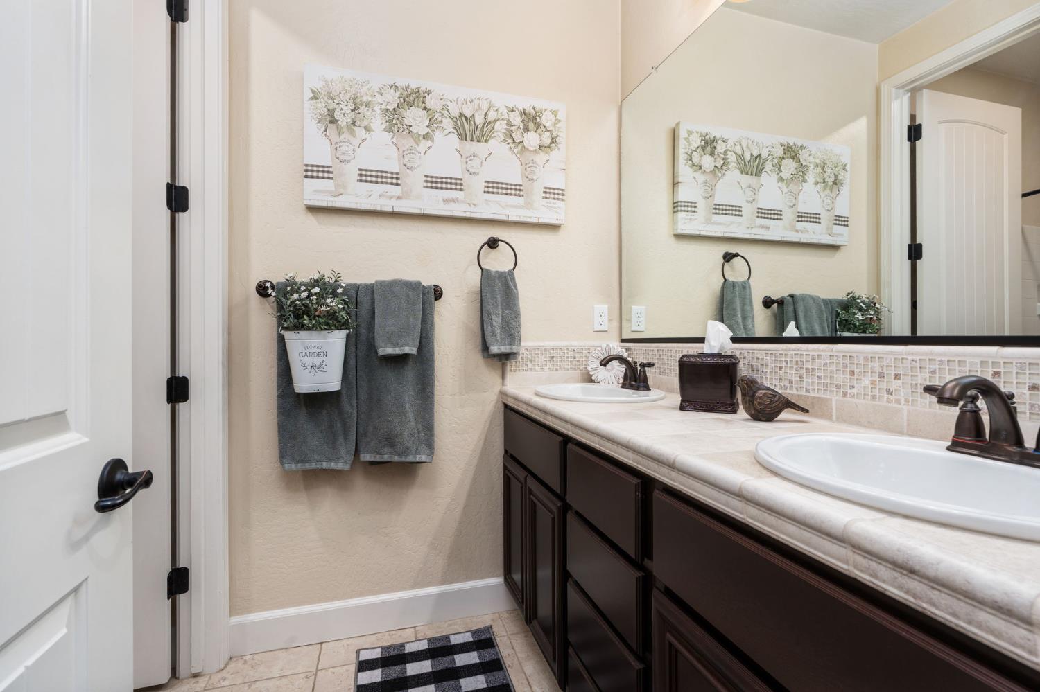 3236 Ashcroft Ave, Clovis, CA 93619