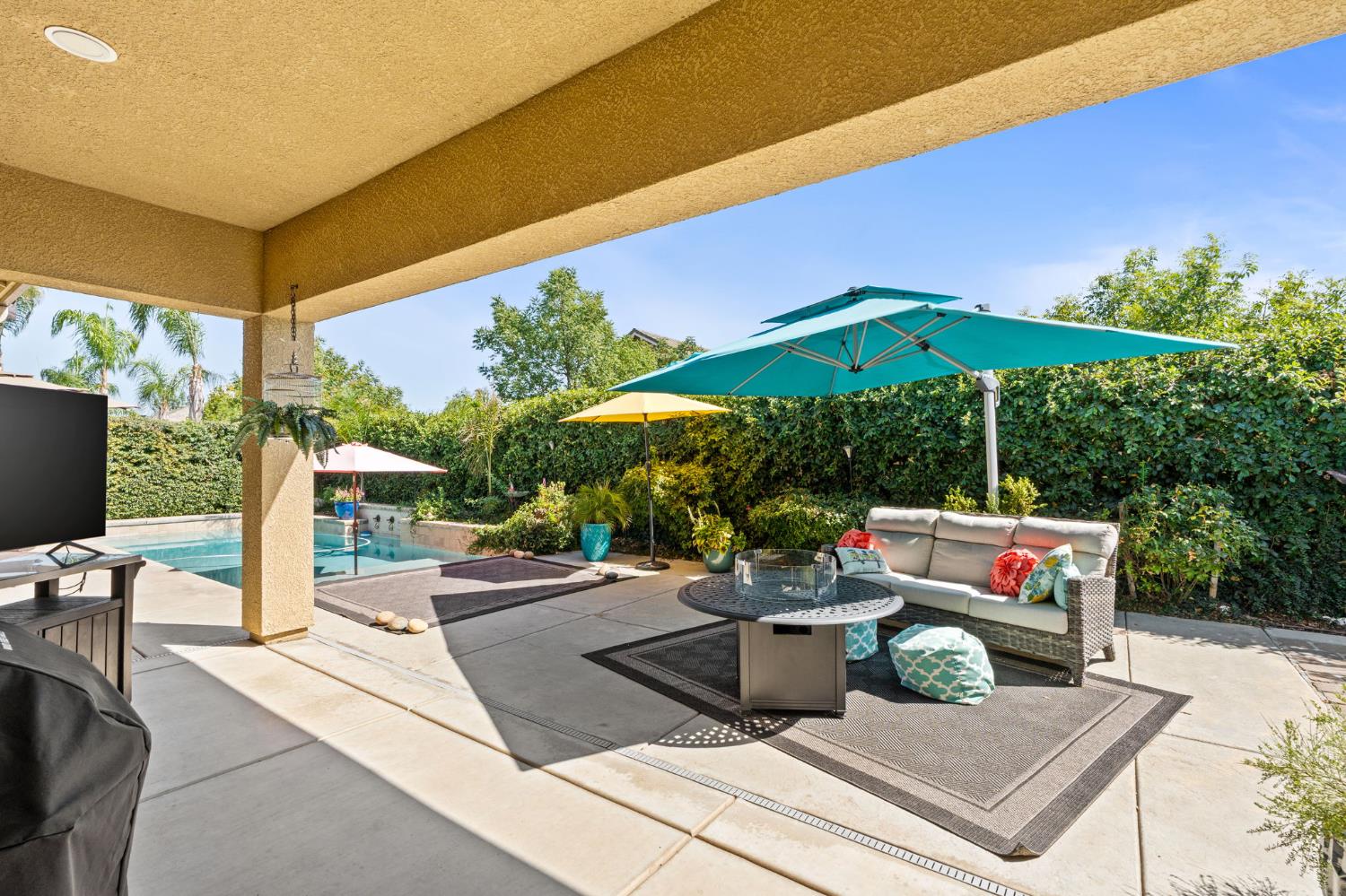 3236 Ashcroft Ave, Clovis, CA 93619