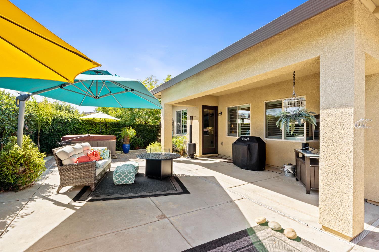 3236 Ashcroft Ave, Clovis, CA 93619
