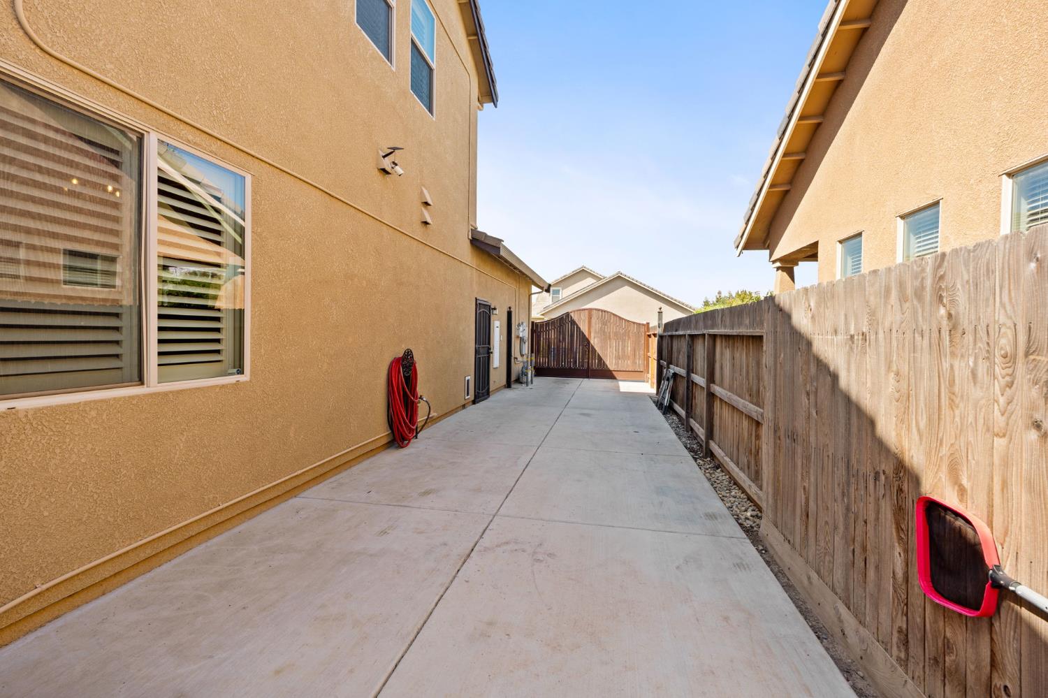 3236 Ashcroft Ave, Clovis, CA 93619