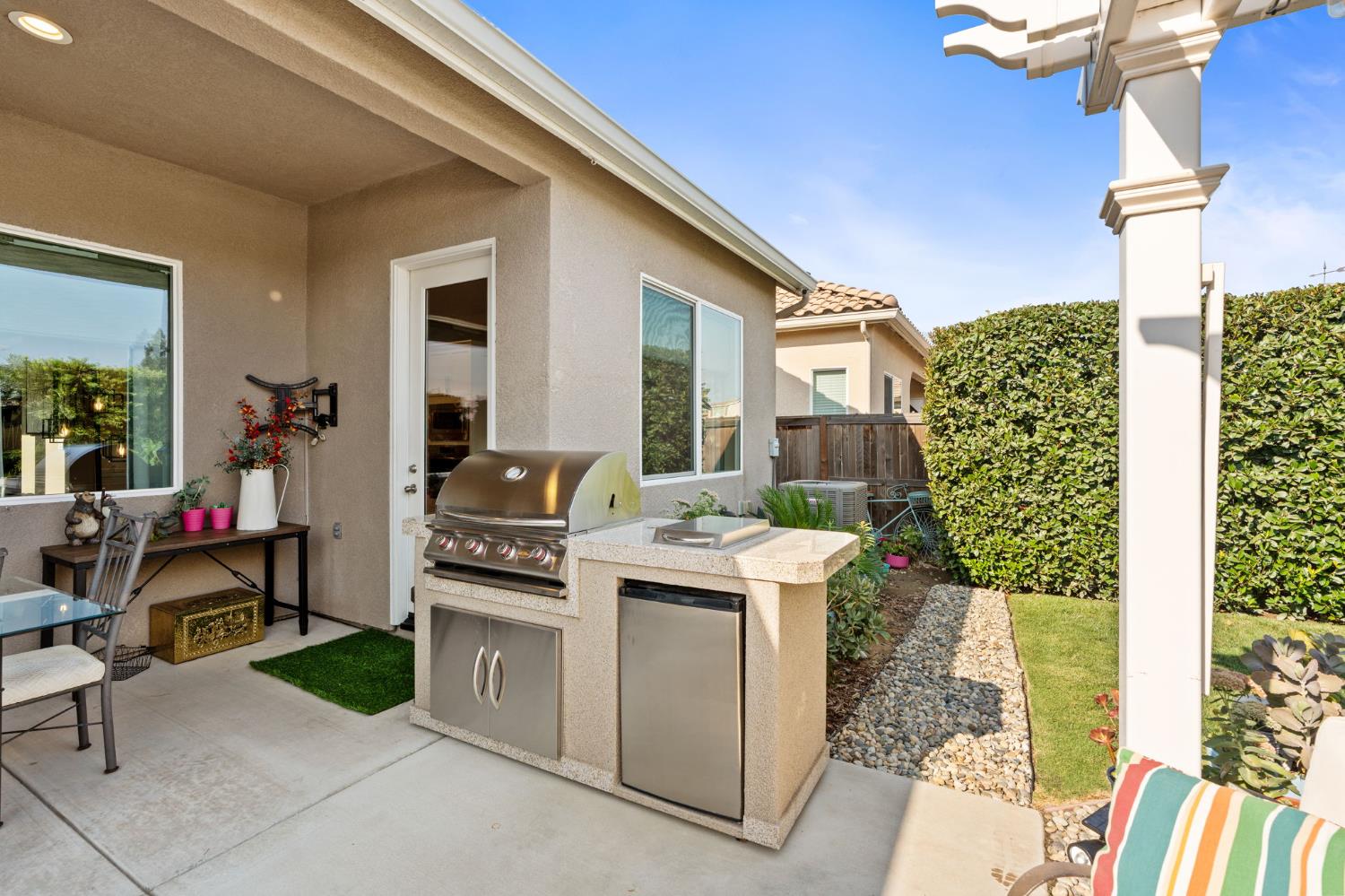 2237 Donner Ave, Clovis, CA 93611
