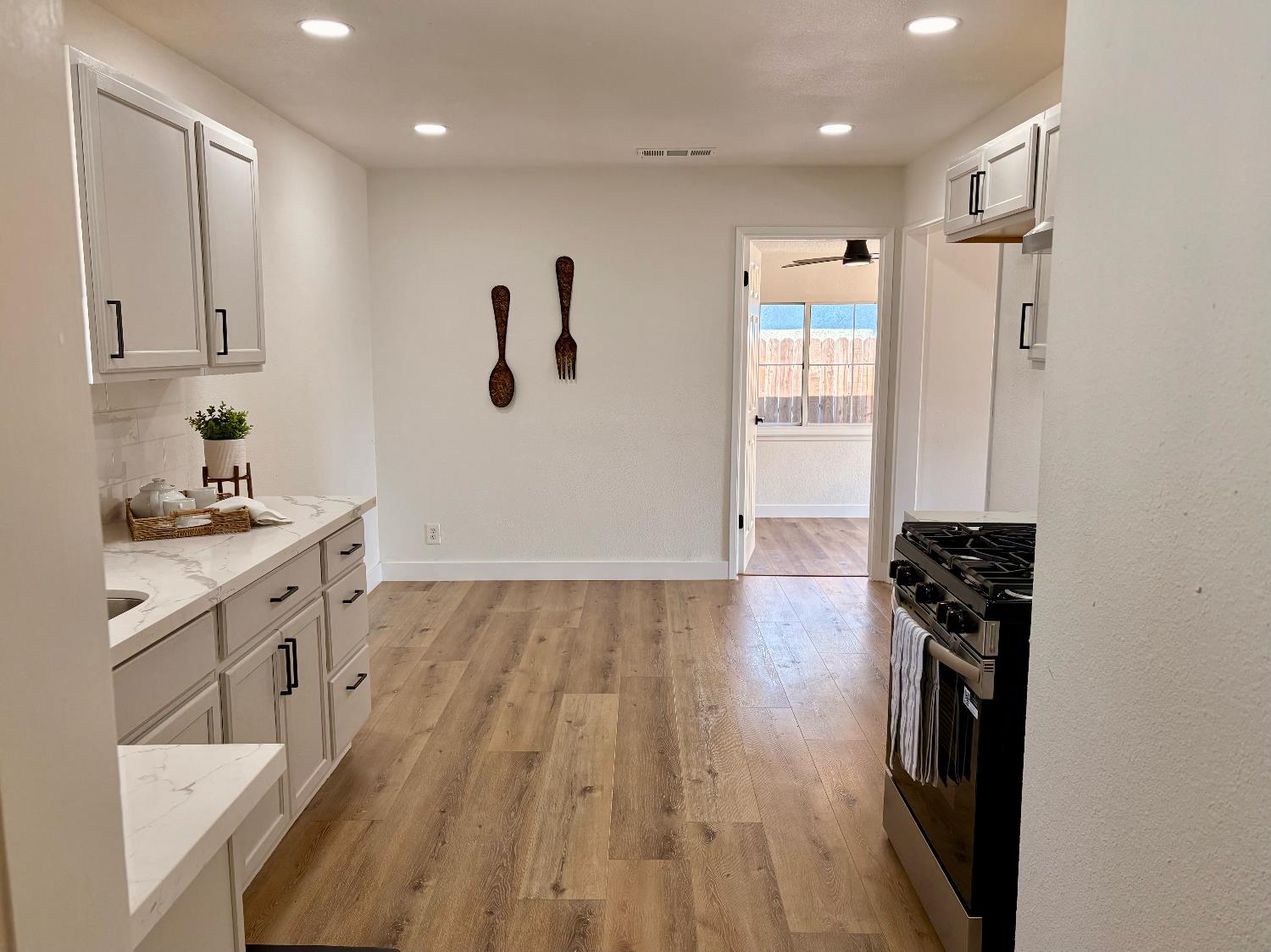 4404 Buckingham Way, Fresno, CA 93726