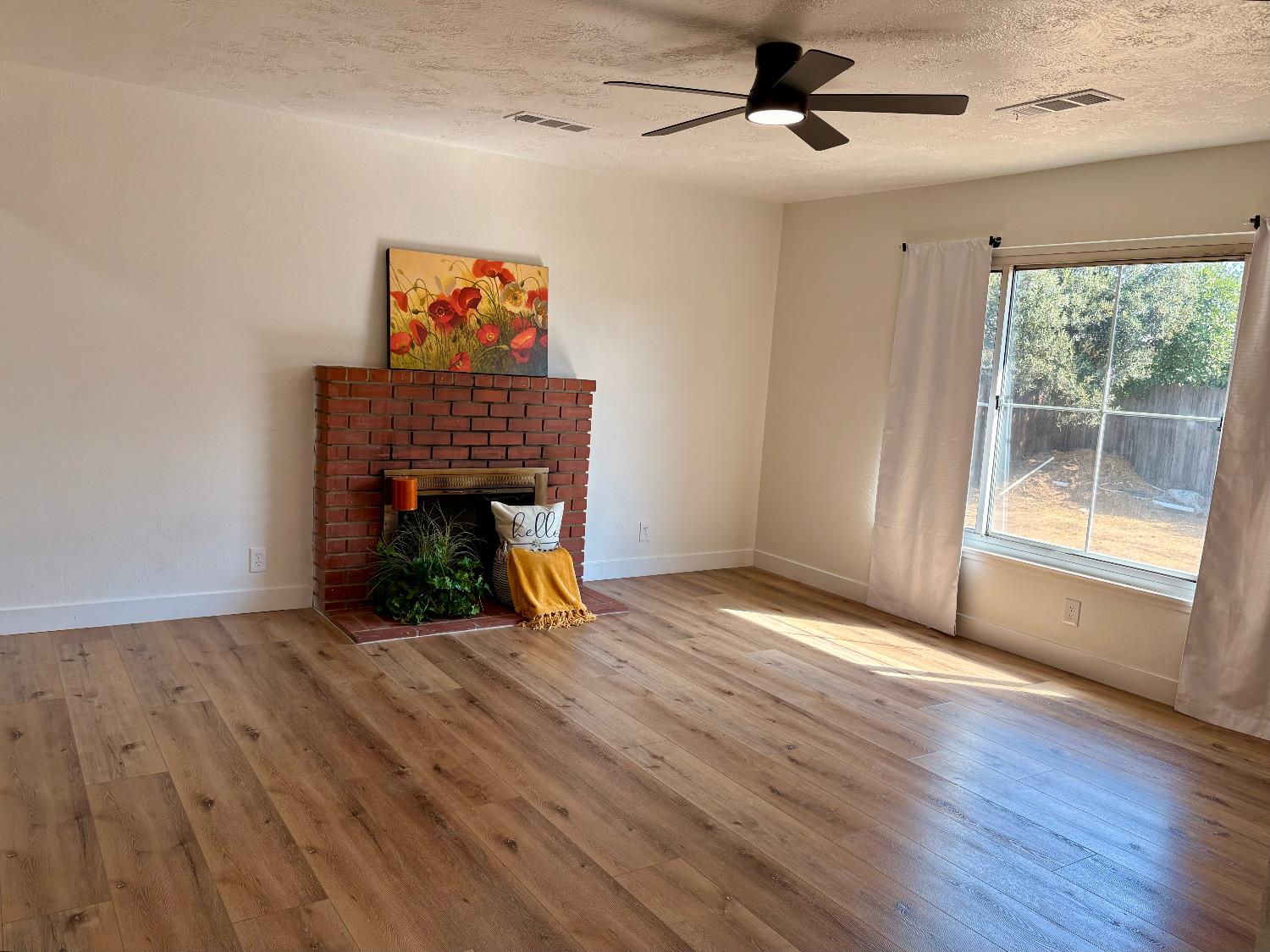 4404 Buckingham Way, Fresno, CA 93726