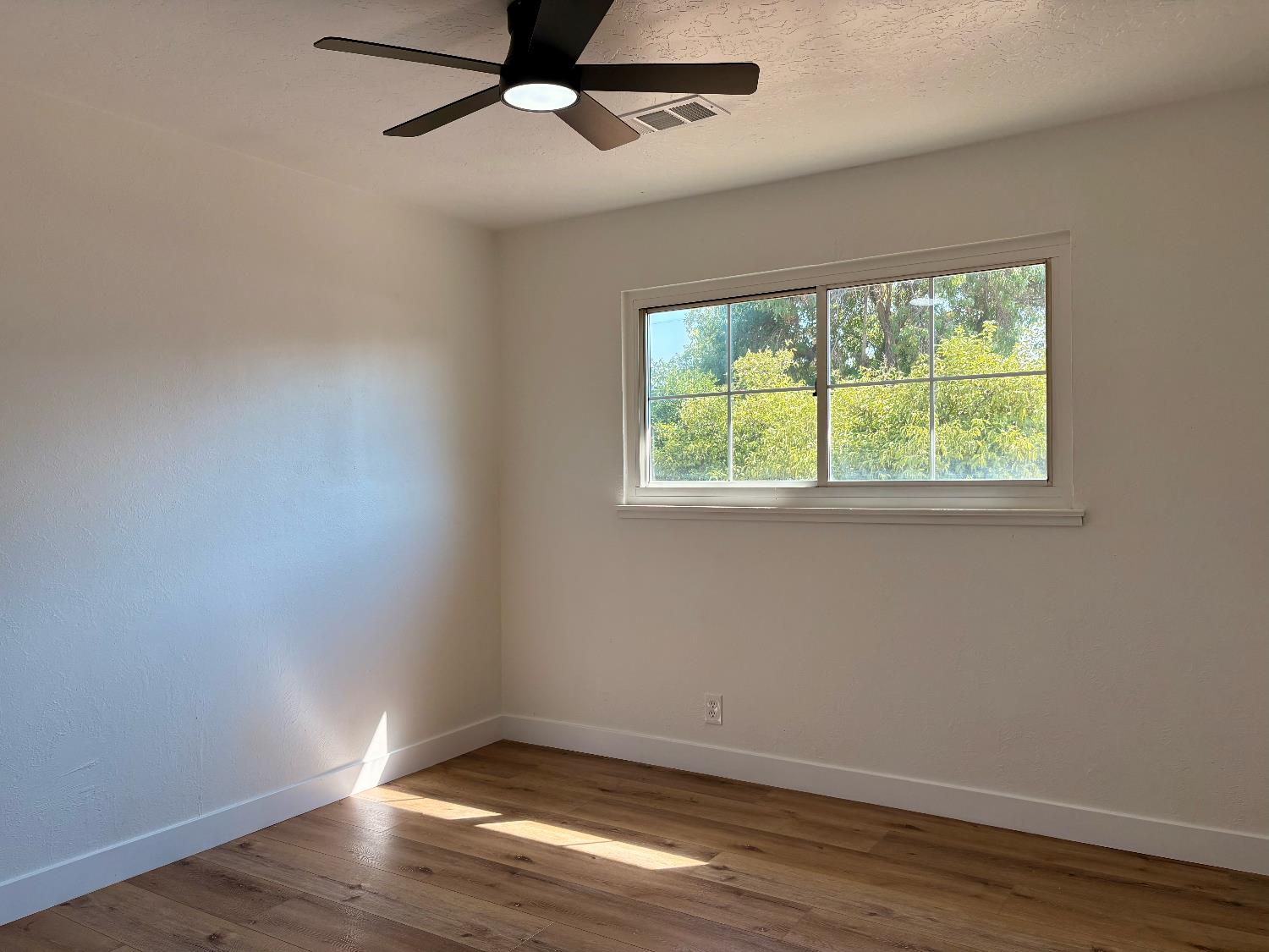 4404 Buckingham Way, Fresno, CA 93726