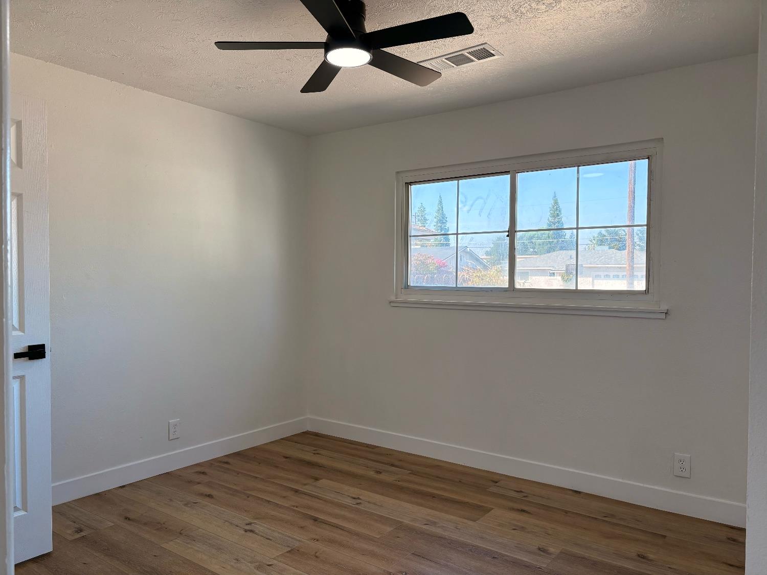 4404 Buckingham Way, Fresno, CA 93726