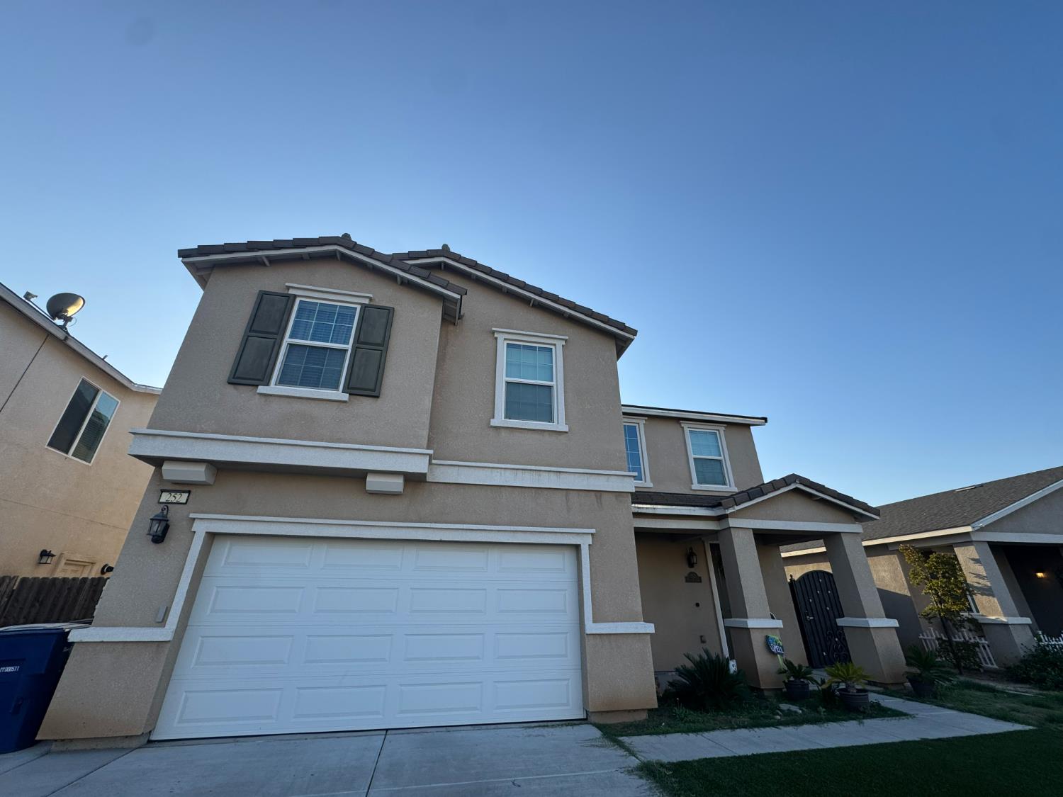 252 S Kona Ave, Fresno, CA 93727