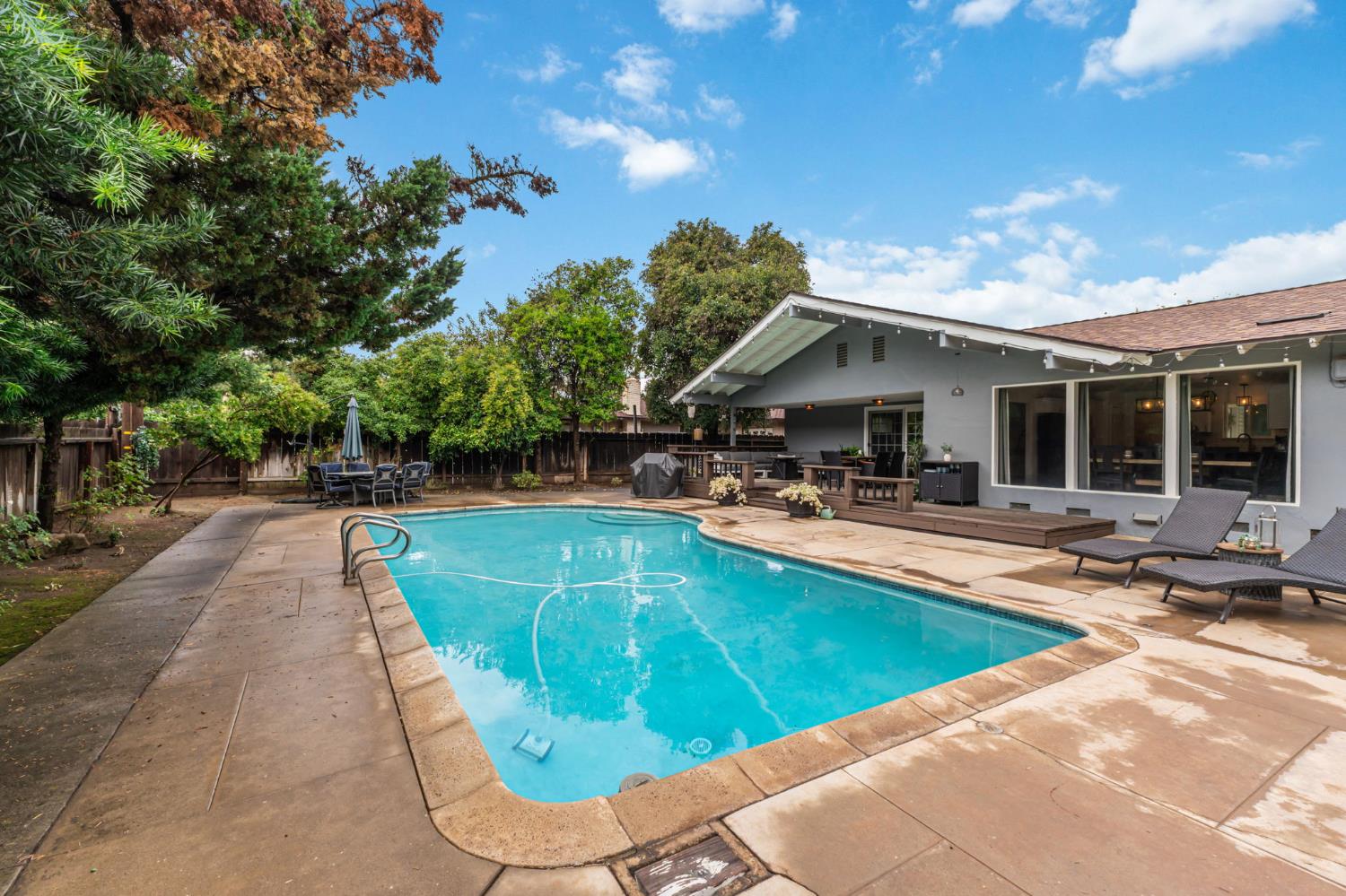 1665 W Barstow Ave, Fresno, CA 93711