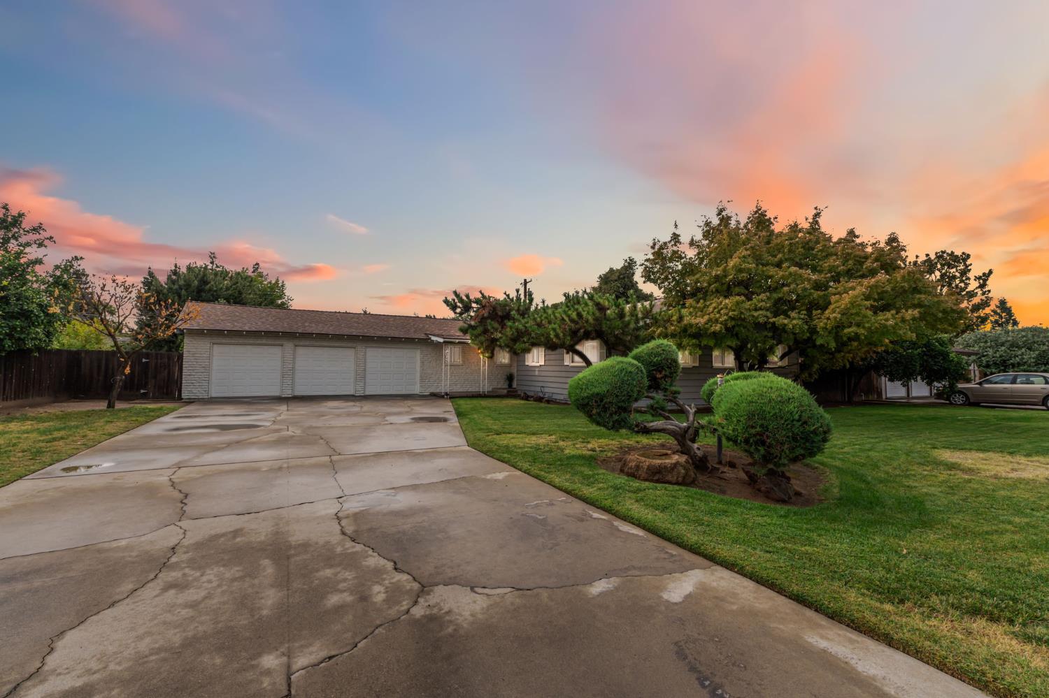 1665 W Barstow Ave, Fresno, CA 93711