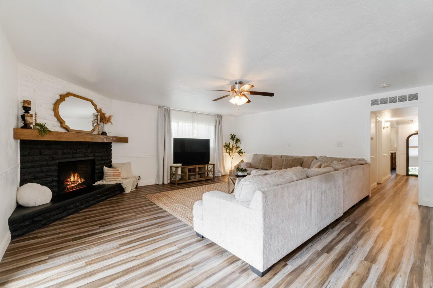 1665 W Barstow Ave, Fresno, CA 93711