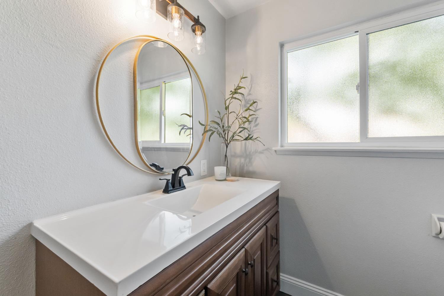 1665 W Barstow Ave, Fresno, CA 93711