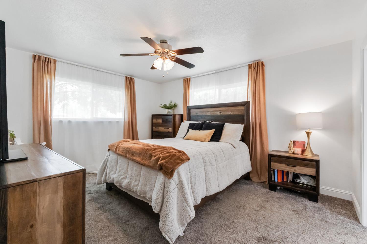 1665 W Barstow Ave, Fresno, CA 93711