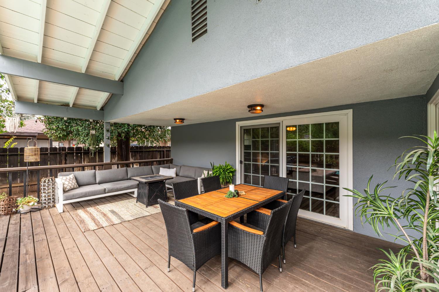 1665 W Barstow Ave, Fresno, CA 93711