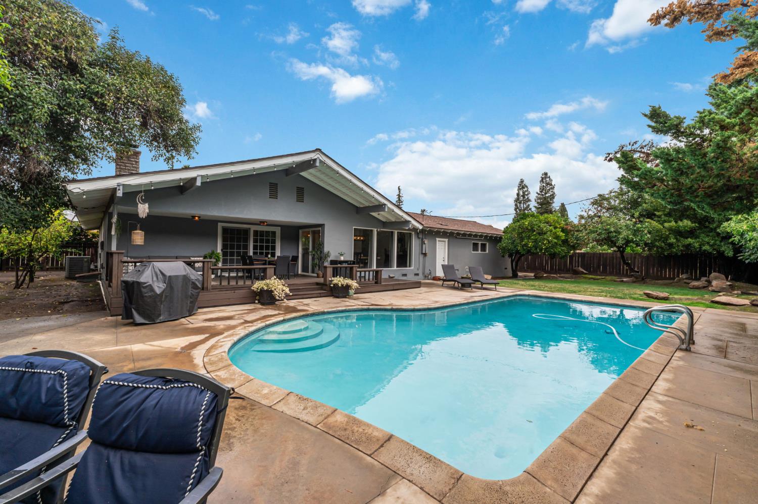 1665 W Barstow Ave, Fresno, CA 93711