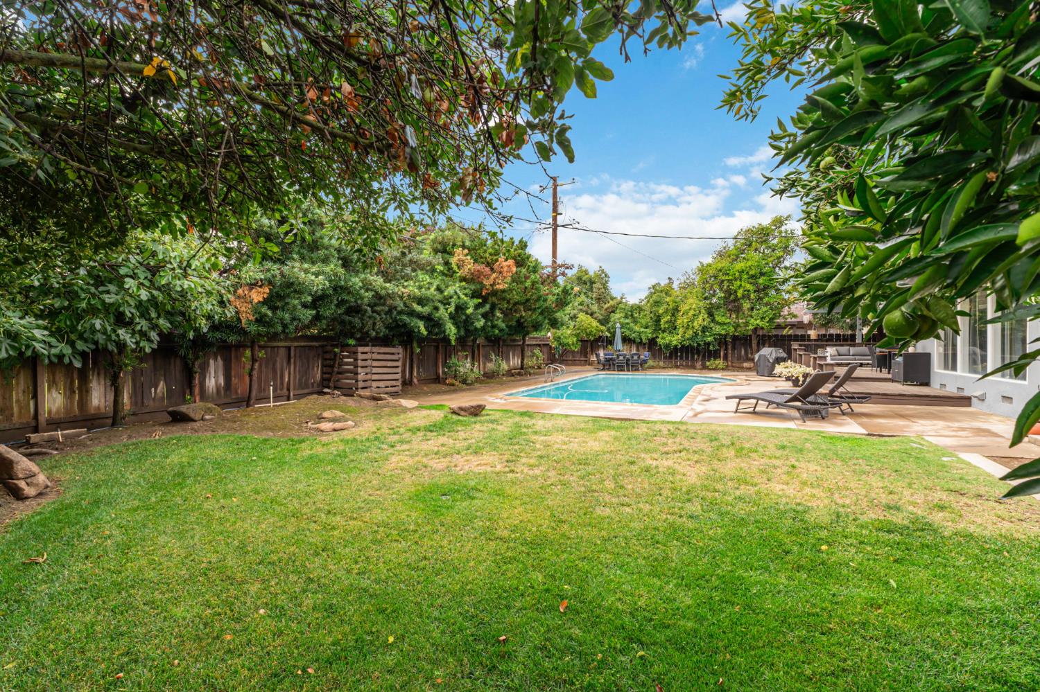 1665 W Barstow Ave, Fresno, CA 93711