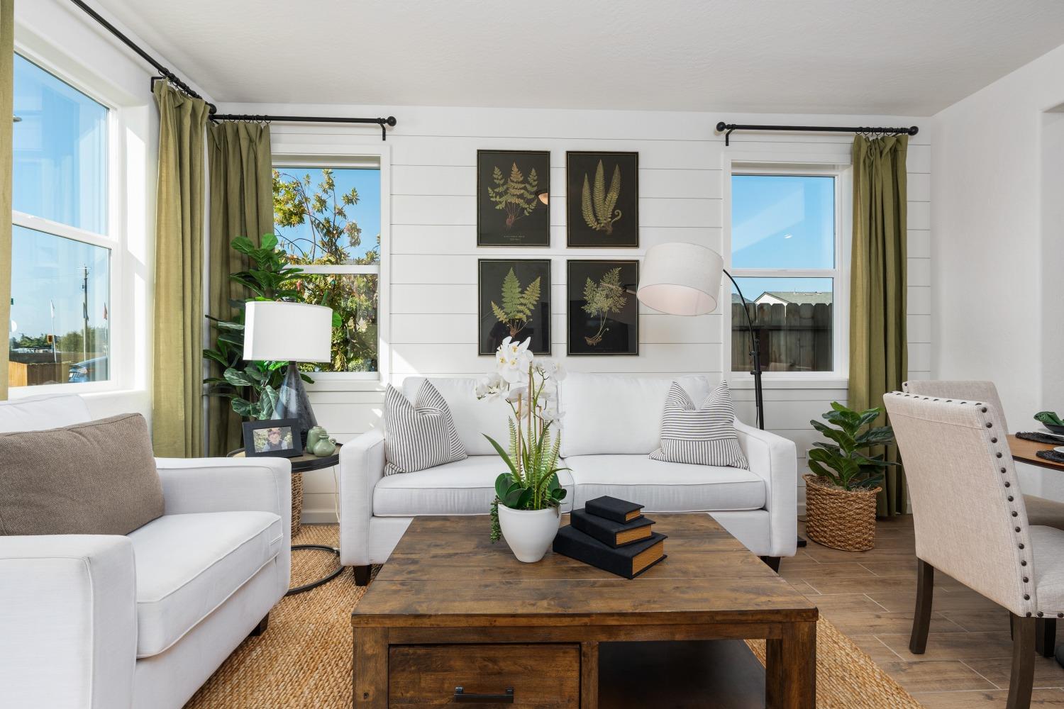 6544 E Blushing Dr, Fresno, CA 93727