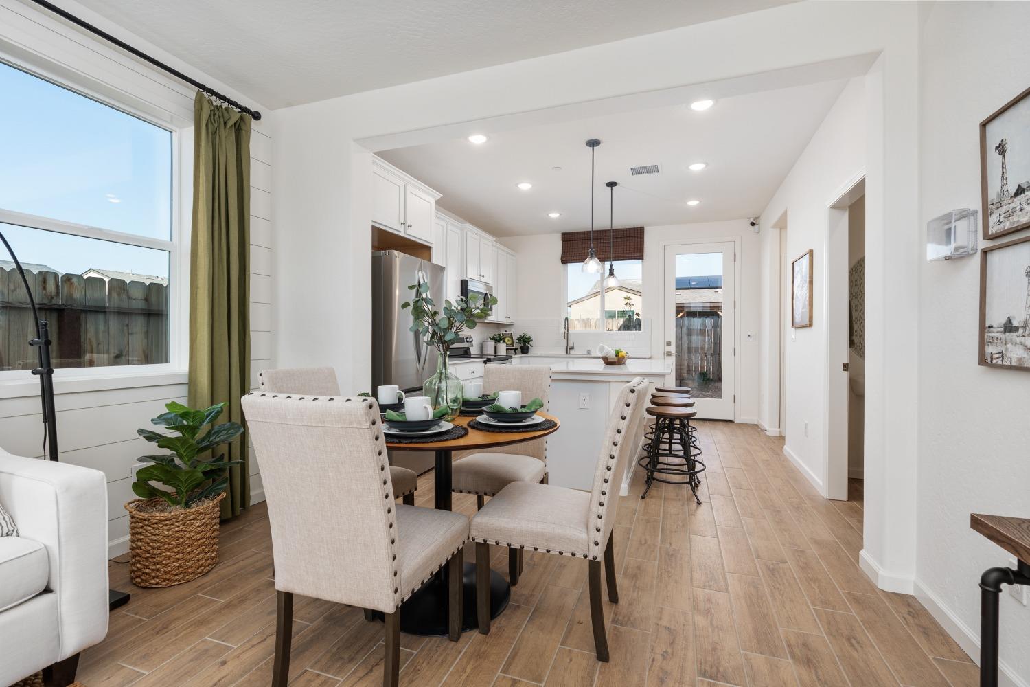 6544 E Blushing Dr, Fresno, CA 93727