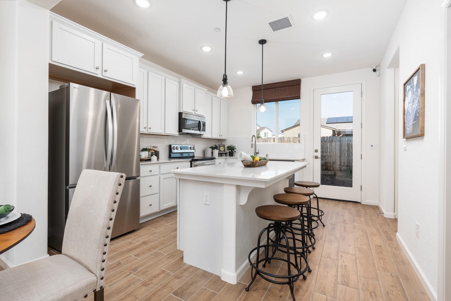 6544 E Blushing Dr, Fresno, CA 93727