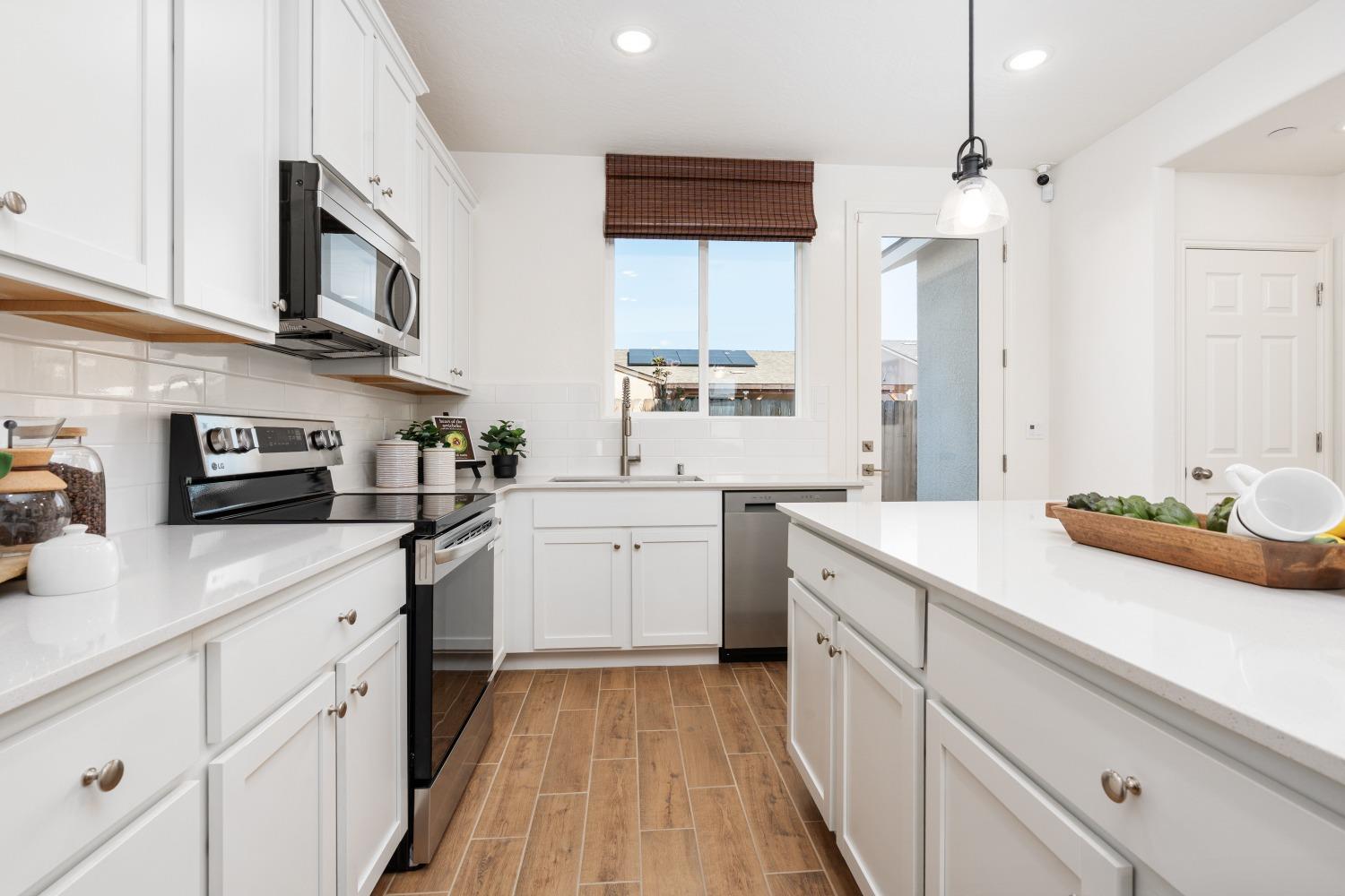 6544 E Blushing Dr, Fresno, CA 93727