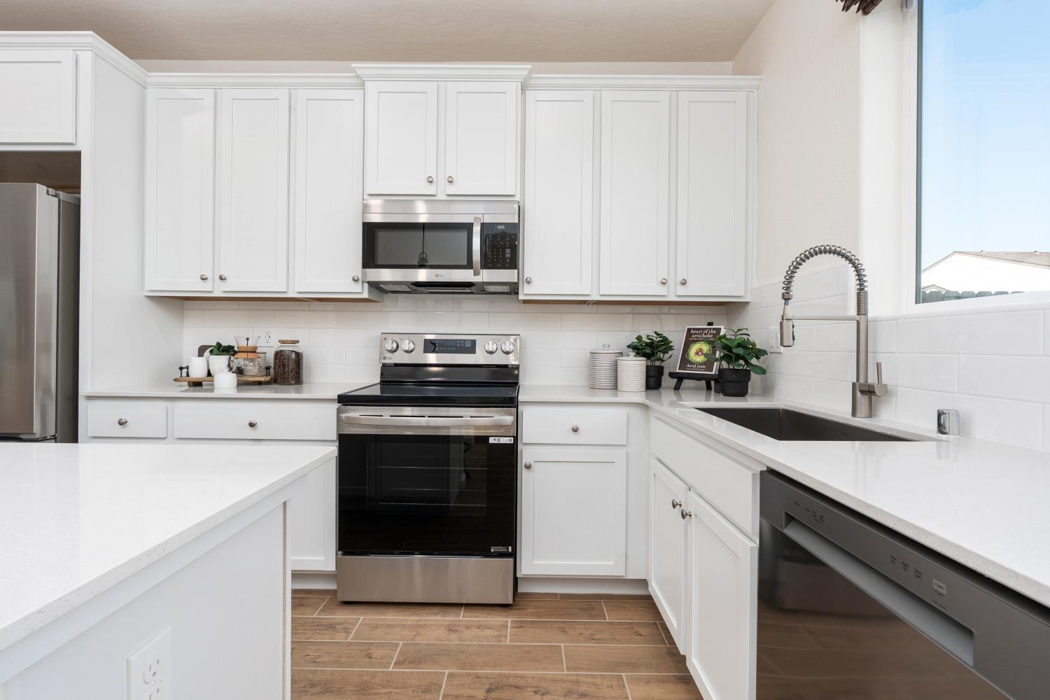 6544 E Blushing Dr, Fresno, CA 93727