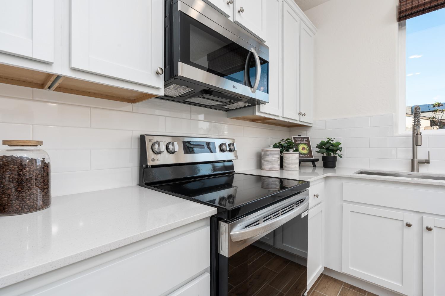 6544 E Blushing Dr, Fresno, CA 93727