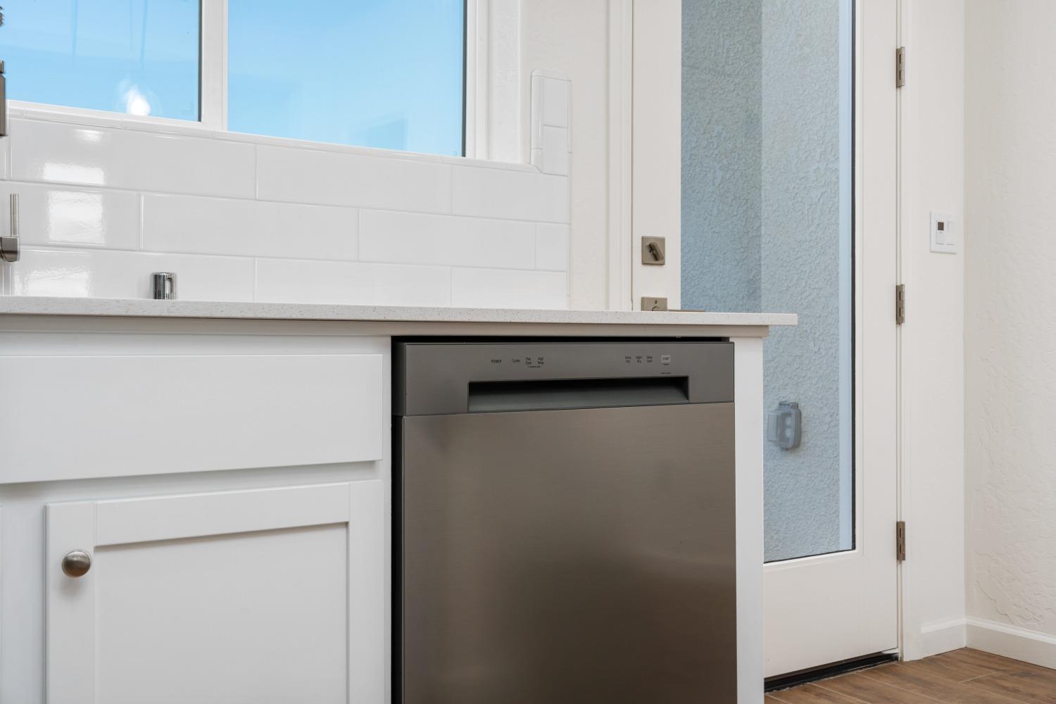 6544 E Blushing Dr, Fresno, CA 93727