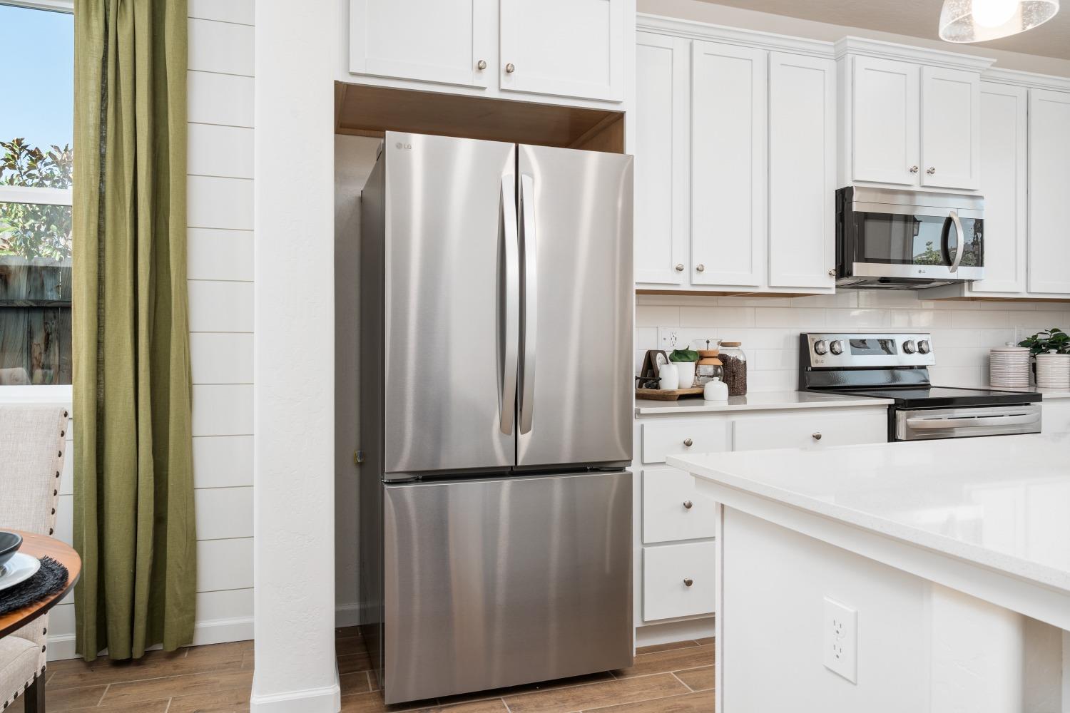 6544 E Blushing Dr, Fresno, CA 93727