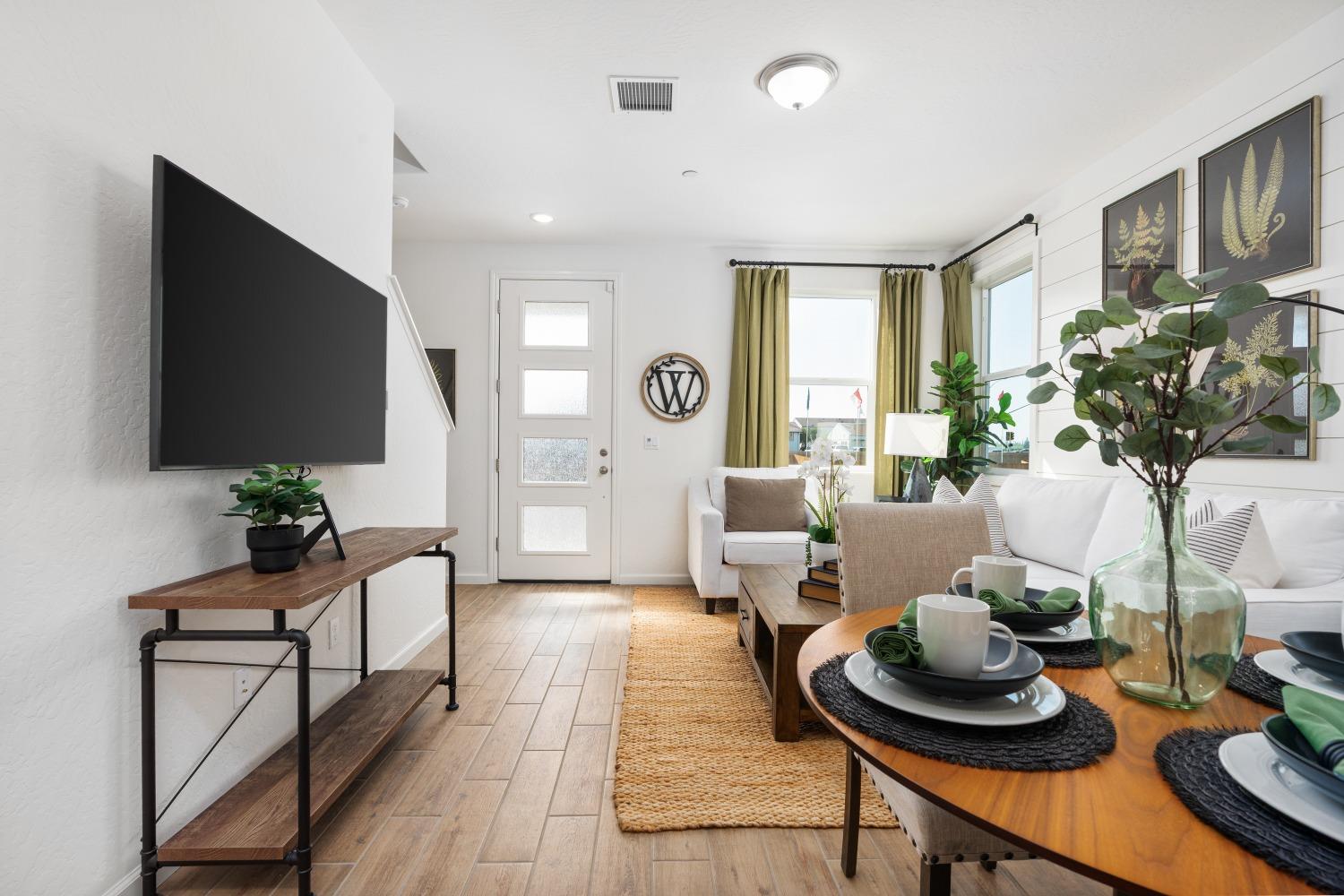 6544 E Blushing Dr, Fresno, CA 93727