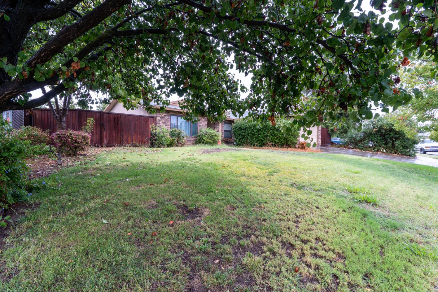 1188 W Pinedale Ave, Fresno, CA 93711